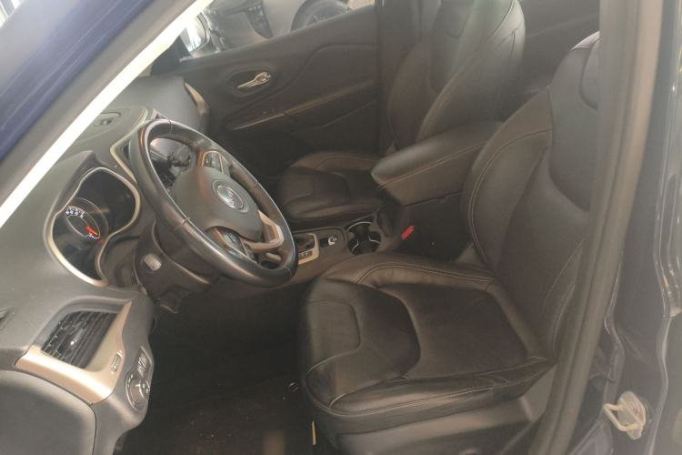 Used  Cherokee 2017 2.4L Leading Smart Edition
