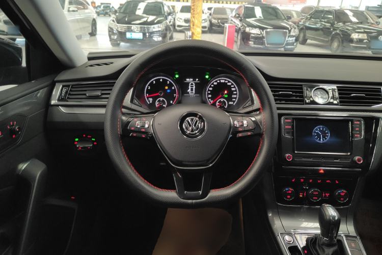 Used Volkswagen Passat 2017 330TSI DSG Luxury Edition
