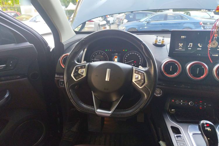 Used Wey VV5 2019 1.5T Two-Wheel Drive Color Pioneer
