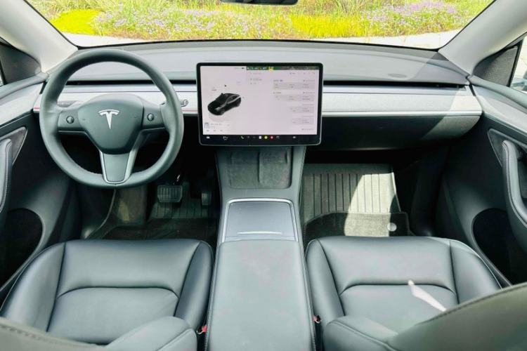 Used Tesla Model Y 2023 Long-Range All-Wheel-Drive Version
