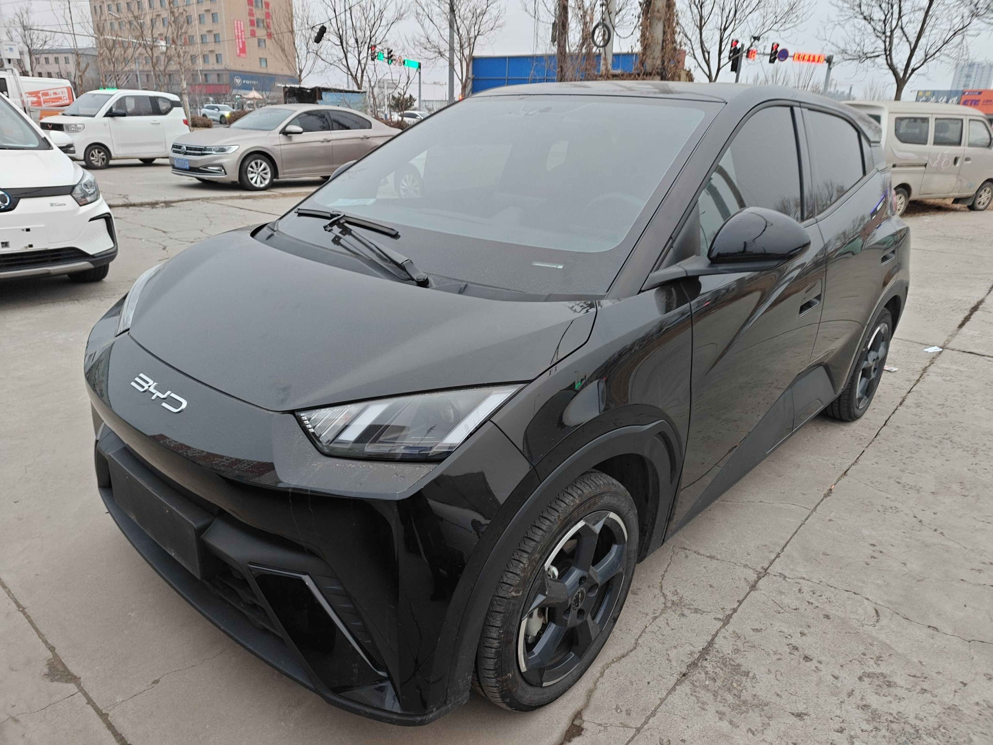 Под передней частью автомобиля