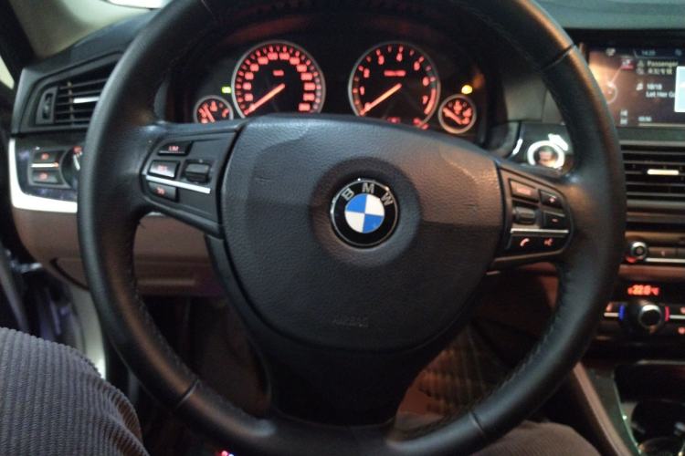 Used BMW 5 Series 2014 525Li Leading Model
