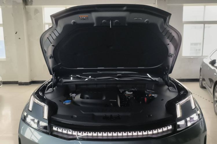 Used Lynk & Co 08 EM-P 2025 220 km All-Wheel-Drive Performance Halo
