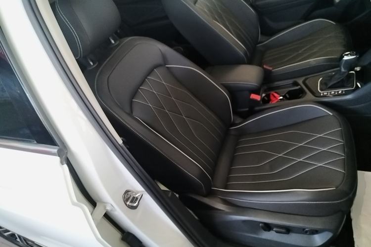 Used Volkswagen Tiguan L 2024 Outstanding Model 330TSI Automatic Two-Wheel Drive R-Line Dragon Glory Edition
