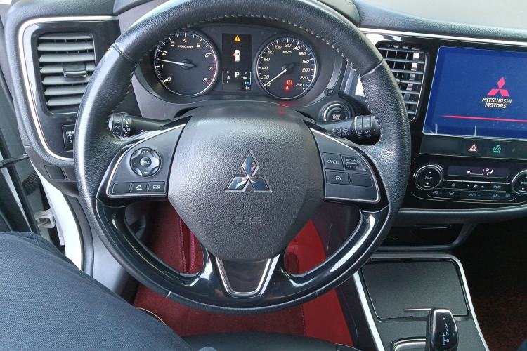 Used Mitsubishi Outlander 2020 2.0L Two-Wheel Drive Enjoyment Version 5 Seats
