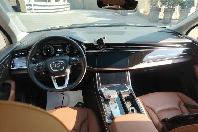 Used Audi Q7 2022 55 TFSI quattro S line Sport model
