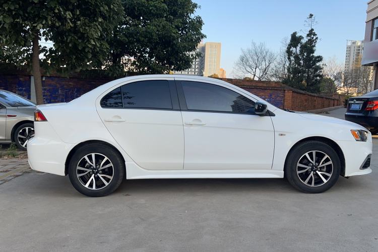 Used Mitsubishi Lancer EX 2016 1.8L CVT Black-and-White Retro Edition