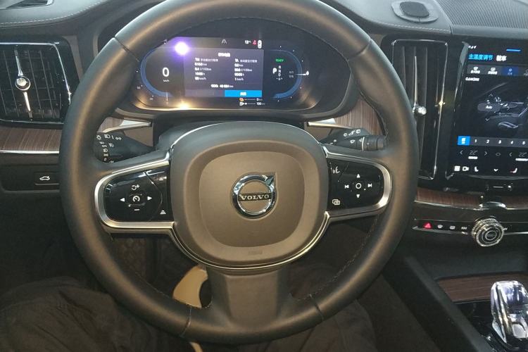 Used Volvo XC60 New Energy 2024 T8 Plug-in Hybrid Long-Range All-Wheel Drive Smart Luxury Edition
