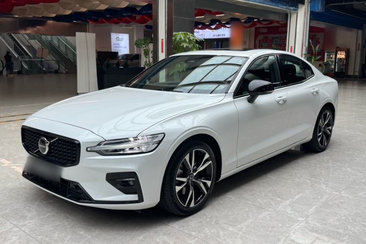 Used Volvo S60 2025 B5 Zhiya Sport Edition

