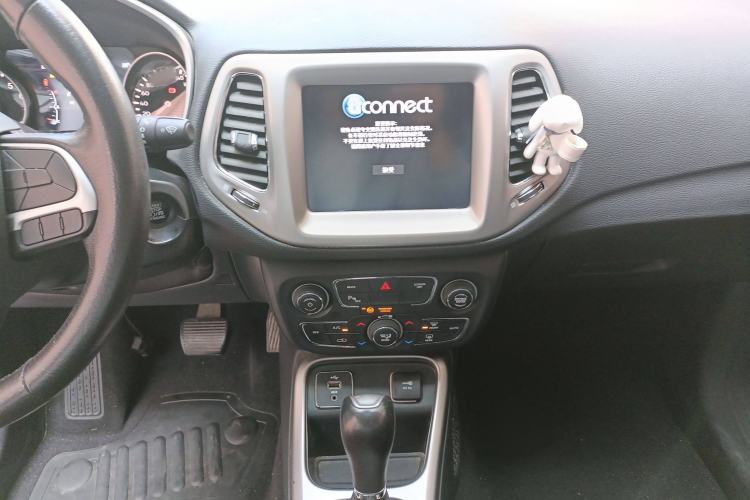 Used  Compass 2019 200T Automatic Family Edition - Connected Large Screen Version
