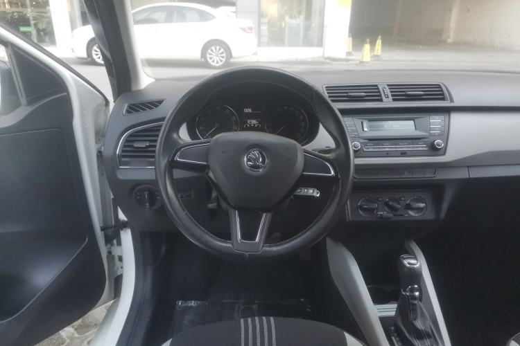 Used Skoda Fabia 2015 1.6L Automatic Sport Edition
