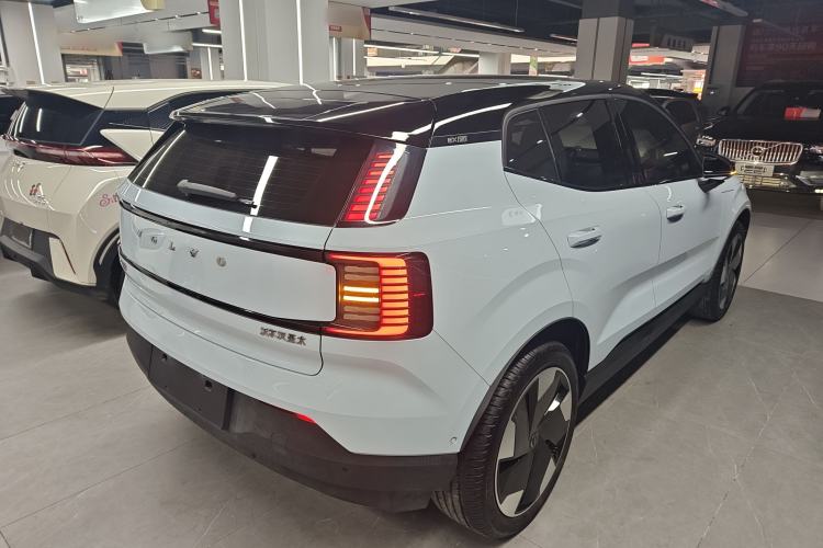 Used Volvo EX30 2025 Rear-Drive Long-Range Version Ultra