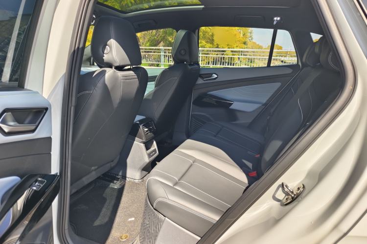 Used Volkswagen ID.4 X 2025 Smart Version Pure & Intelligent Enjoyment Edition
