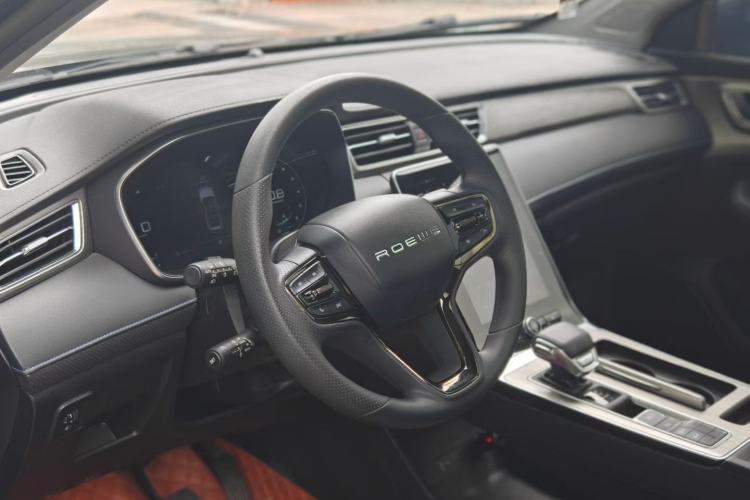 Used Roewe RX5 2023 PLUS 330TGI Automatic Trendsetting Smart Edition
