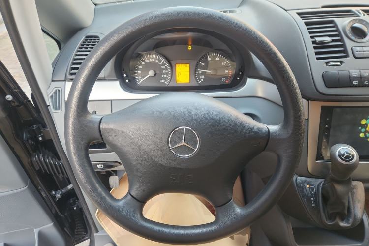 Used Mercedes-Benz Vito 2011 2.5L 7-seater executive version
