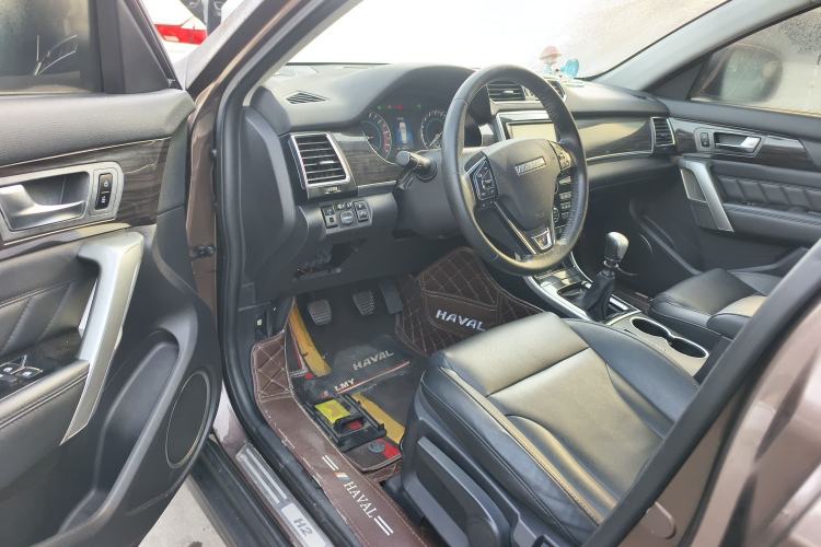 Used Haval H2 2016 Red-Label 1.5T Manual Two-Wheel Drive Luxury Model
