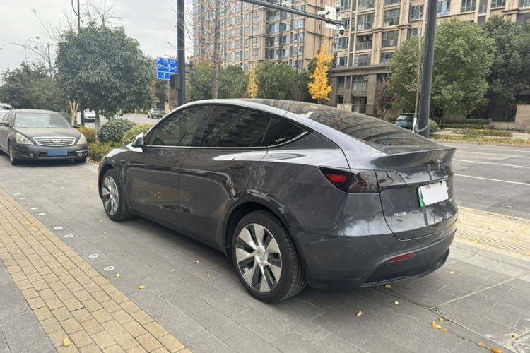 Used Tesla Model Y 2021 Long-Range All-Wheel-Drive Version
