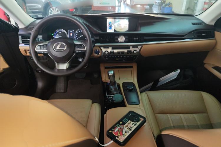 Used Lexus ES 2015 300h Comfort Edition