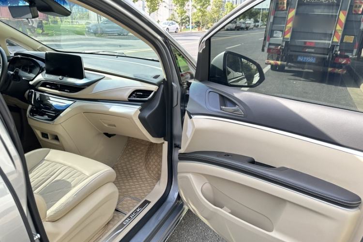 Used Buick GL8 2023 Land Business Class Smart Deluxe Model
