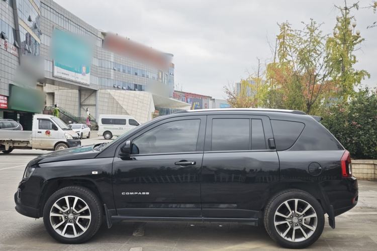Used  Compass 2013 2.4L Four-wheel Drive Black Edition with Navigation
