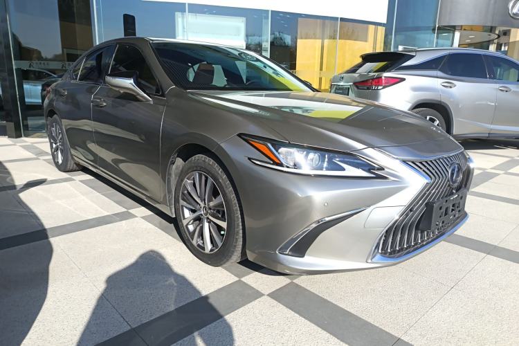 Used Lexus ES 2020 300h Premier Edition