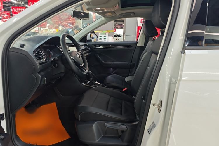 Used Volkswagen T-ROC 2018 280TSI DSG Two-Wheel-Drive Comfort Version China V Standard
