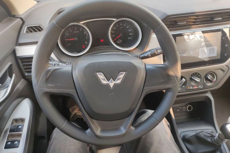Used Wuling Hongguang 2019 1.5L S Comfort Edition China VI LAR
