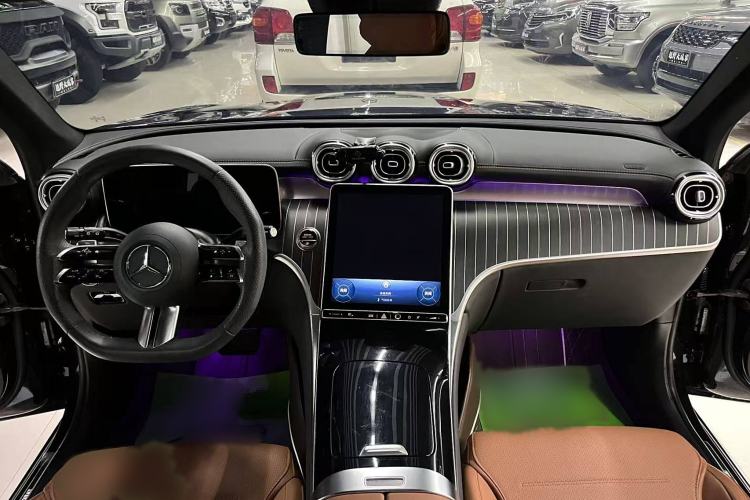 Used Mercedes-Benz GLC 2023 GLC 260 L 4MATIC Luxury Model 5 Seats
