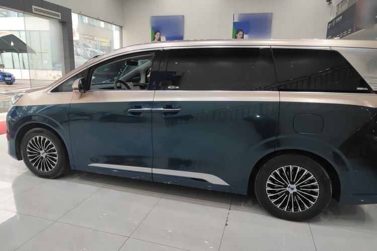 Used Denza D9 2022 DM-i 970 Four-Wheel Drive Flagship Model