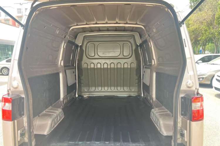 Used Jinbei Hiace X30 2020 1.5L Van Super-Enjoyment Model China VI Standard SWC15M
