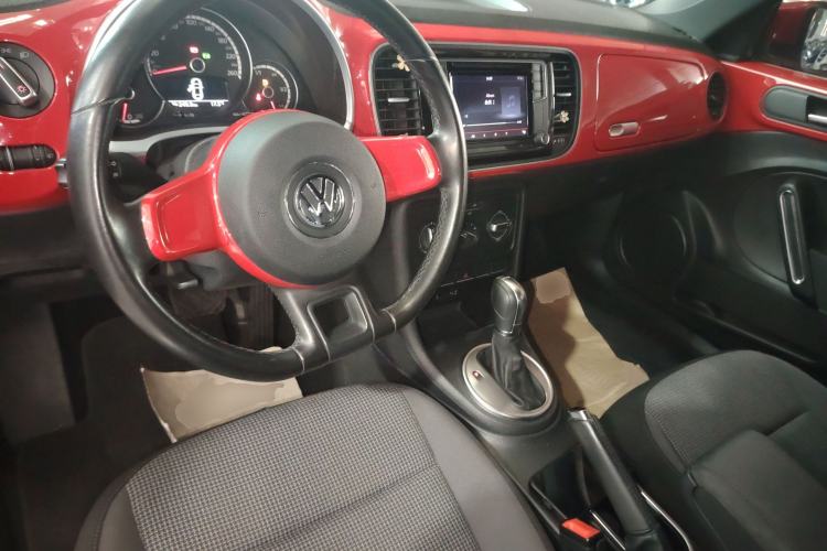 Used Volkswagen Beetle 2015 180TSI model
