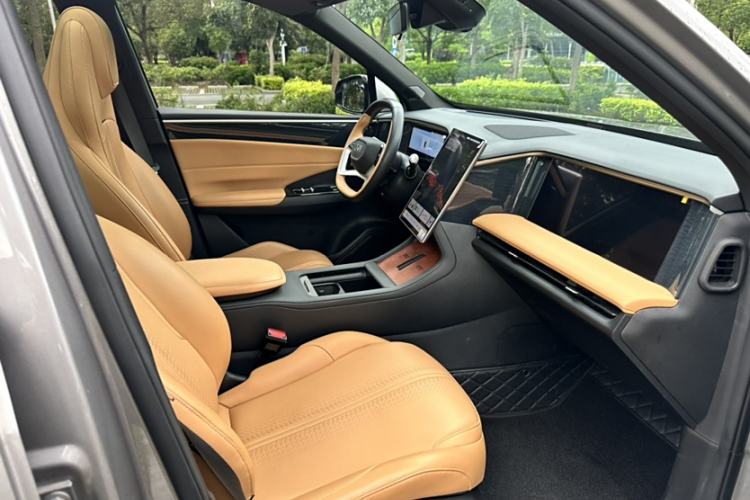 Used  L7 2023 1.5T 115 km PLUS
