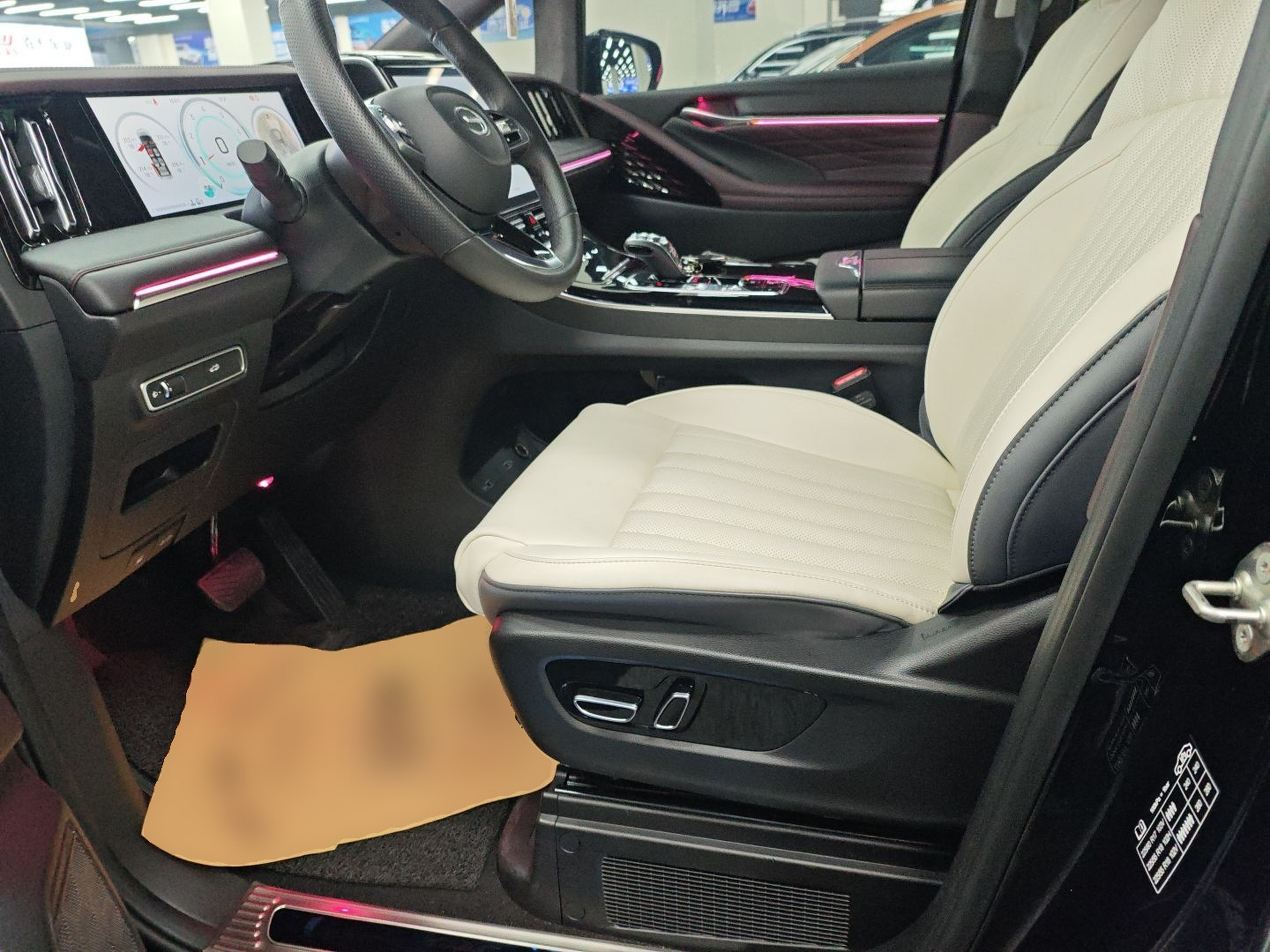 المقاعد الأمامية داخل السيارة