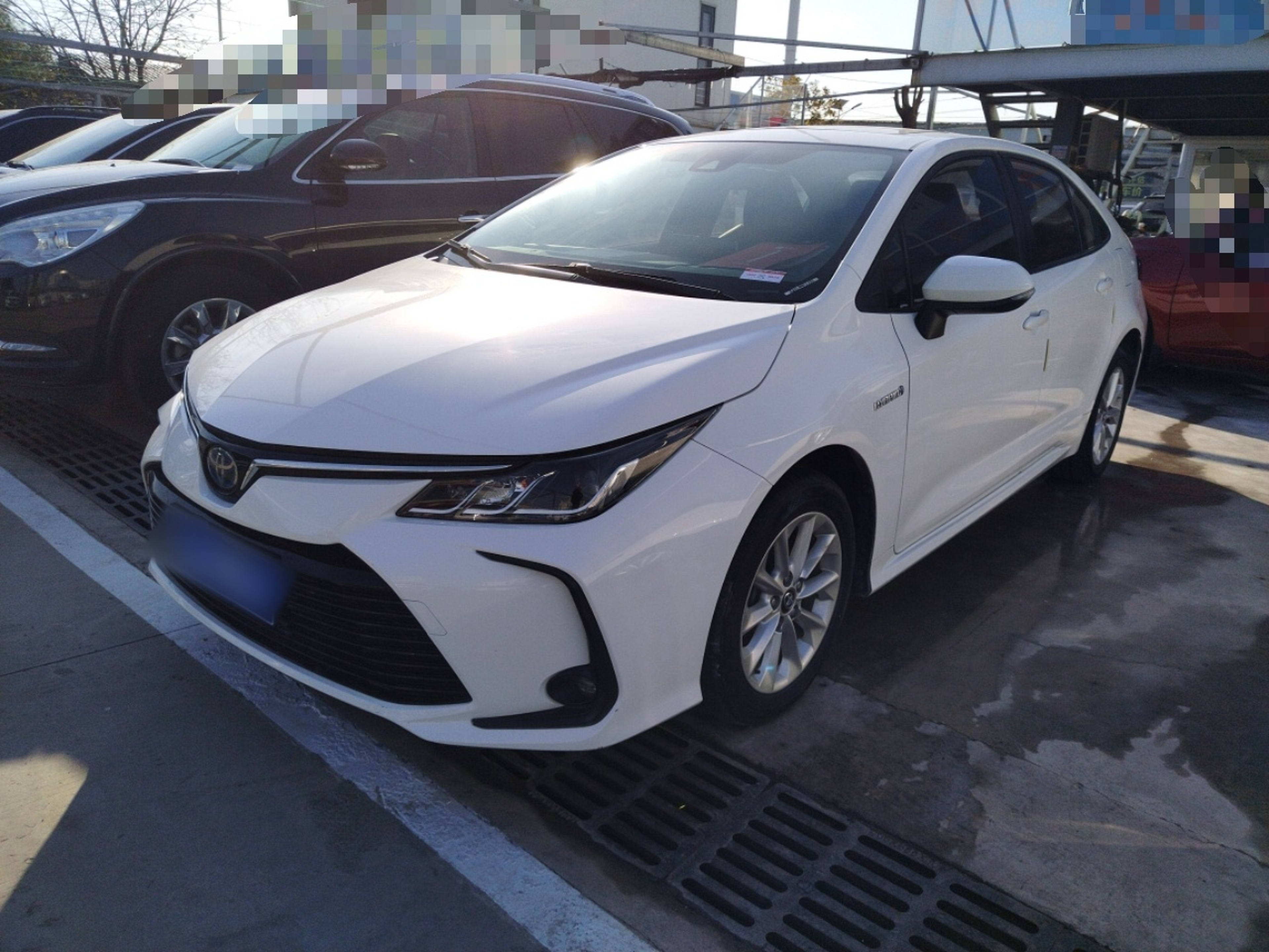 Под передней частью автомобиля