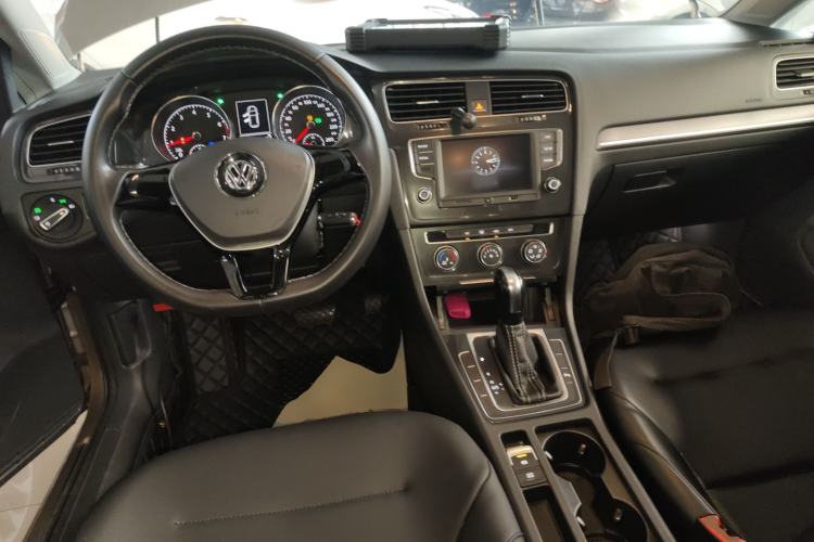 Used Volkswagen Golf 2017 1.6L Automatic Comfort Million-Vehicle Anniversary Edition
