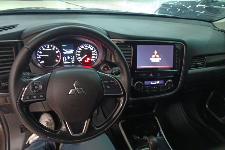 Used Mitsubishi Outlander 2019 2.0L Two-Wheel Drive Comfort Edition 5 Seats China V Standard
