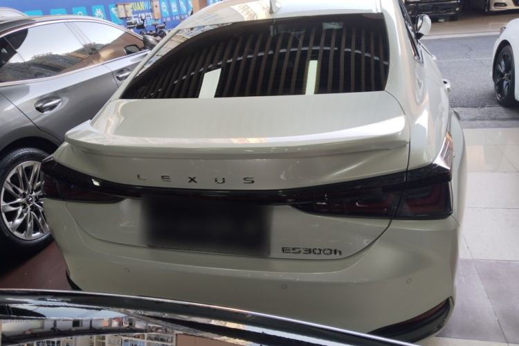 Used Lexus ES 2025 300h Deluxe Edition