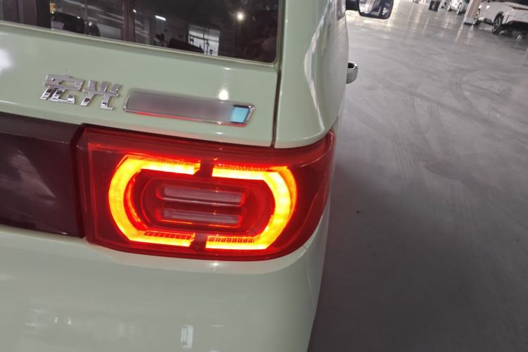 Used Wuling Hongguang MINIEV 2021 Macaron Premium Model – Lithium Iron Phosphate