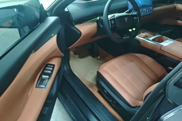 Used  L07 2024 230Max Qiankun Intelligent Driving ADS SE Range-Extended Version
