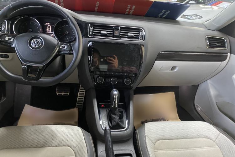 Used Volkswagen Sagitar 2015 230TSI Automatic Luxury Model