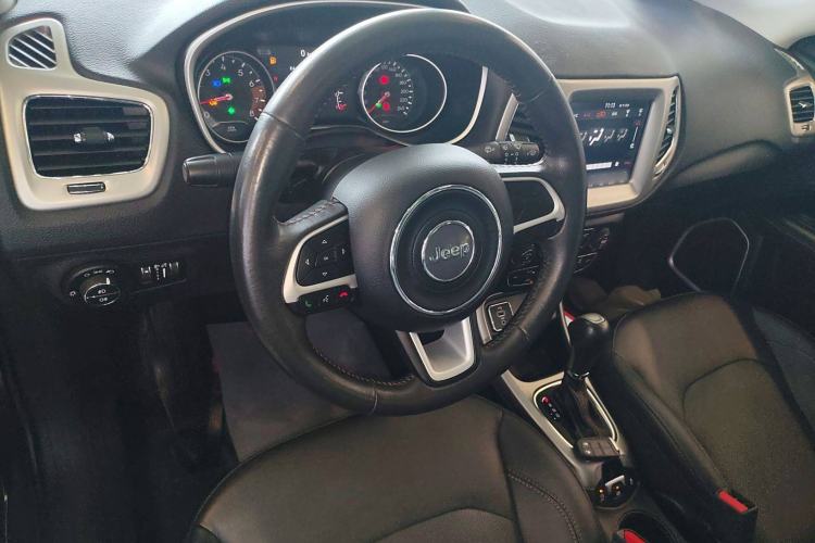 Used  Compass 2019 200T Automatic Family Edition - Connected Large Screen Version
