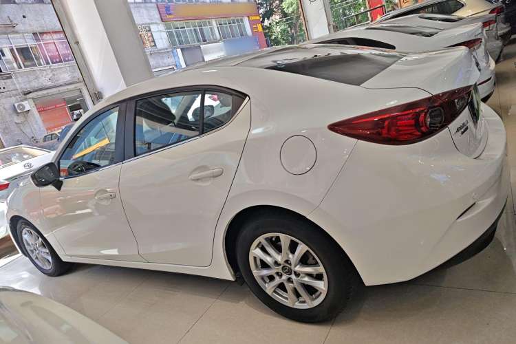 Used Mazda Mazda 3 Axela 2016 Sedan 1.5L Automatic Comfort Model
