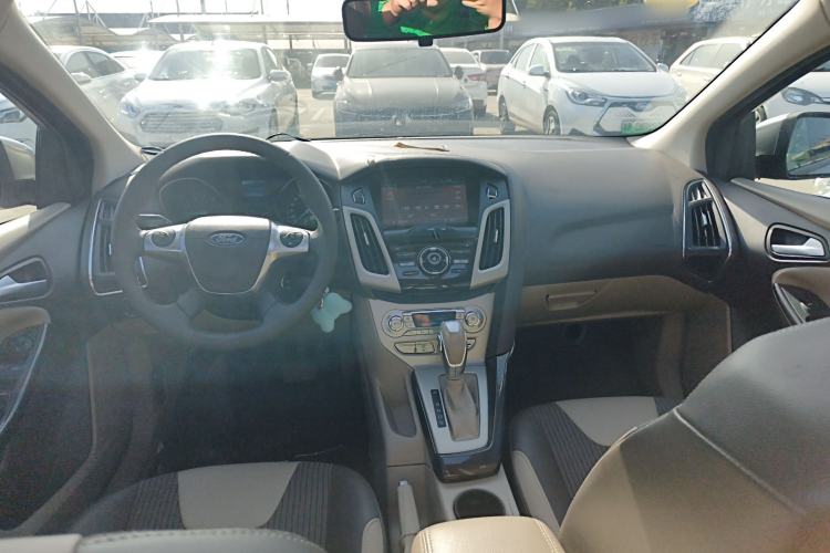 Used Ford Focus 2012 Sedan 1.6L Automatic Fashion Edition