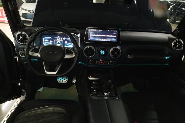 Used  BJ40 2020 2.0T Automatic Four-Wheel Drive Urban Hunter Edition Chivalrous Type
