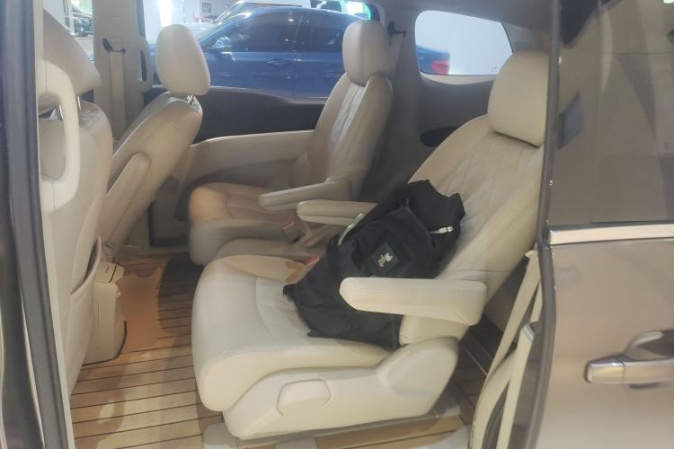 Used Buick GL8 2023 Land Executive Class Comfort Model
