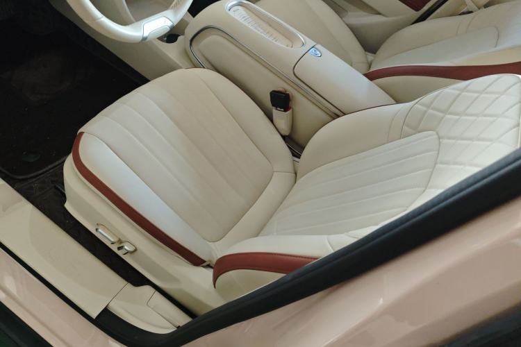 Used ORA Good Cat 2023 401 km Standard Range Luxury Version Lithium Iron Phosphate
