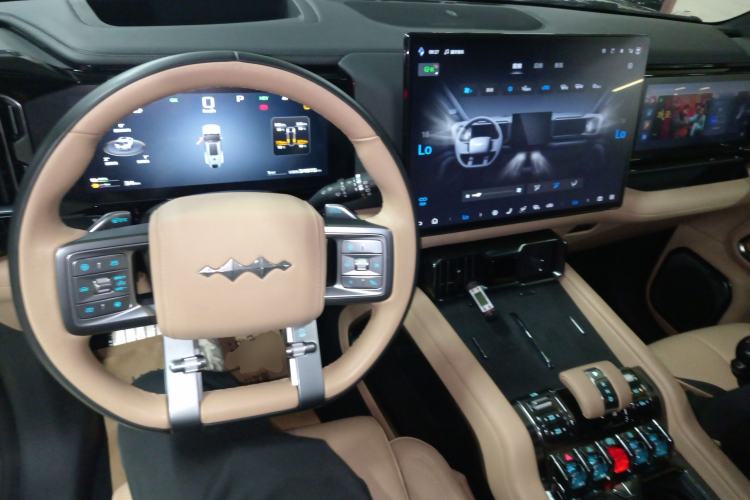 Used  Leopard 8 2025 Smart & Brave Flagship Edition 6 Seats
