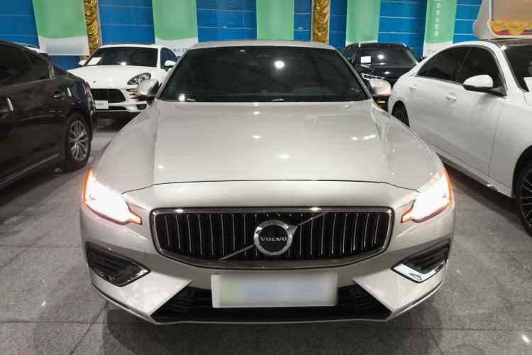 Used Volvo S60 2024 B4 Zhiyi Luxury Edition
