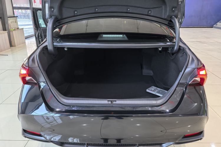 Used Toyota Avalon 2019 Dual-Engine 2.5L Luxury Edition China VI Standard
