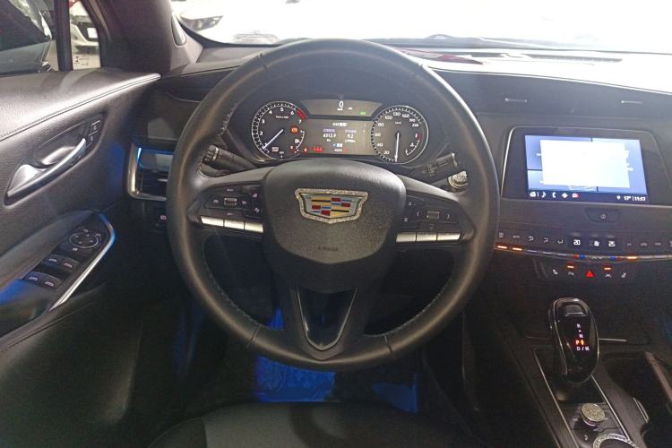 Used Cadillac XT4 2022 28T Two-Wheel-Drive Luxury Version
